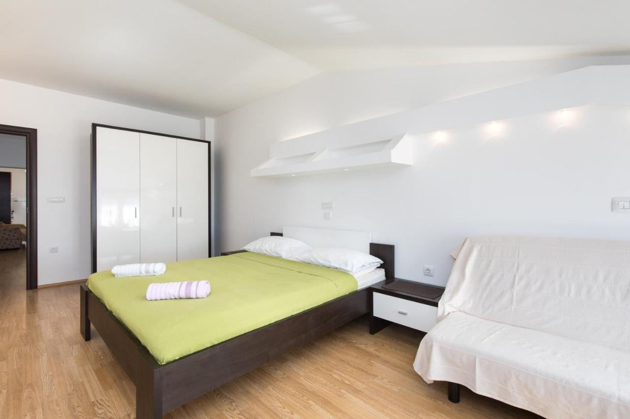 Apartments Darko Near The Sea บัชกา ภายนอก รูปภาพ
